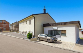 Отель Three-Bedroom Apartment in Senj  Сень